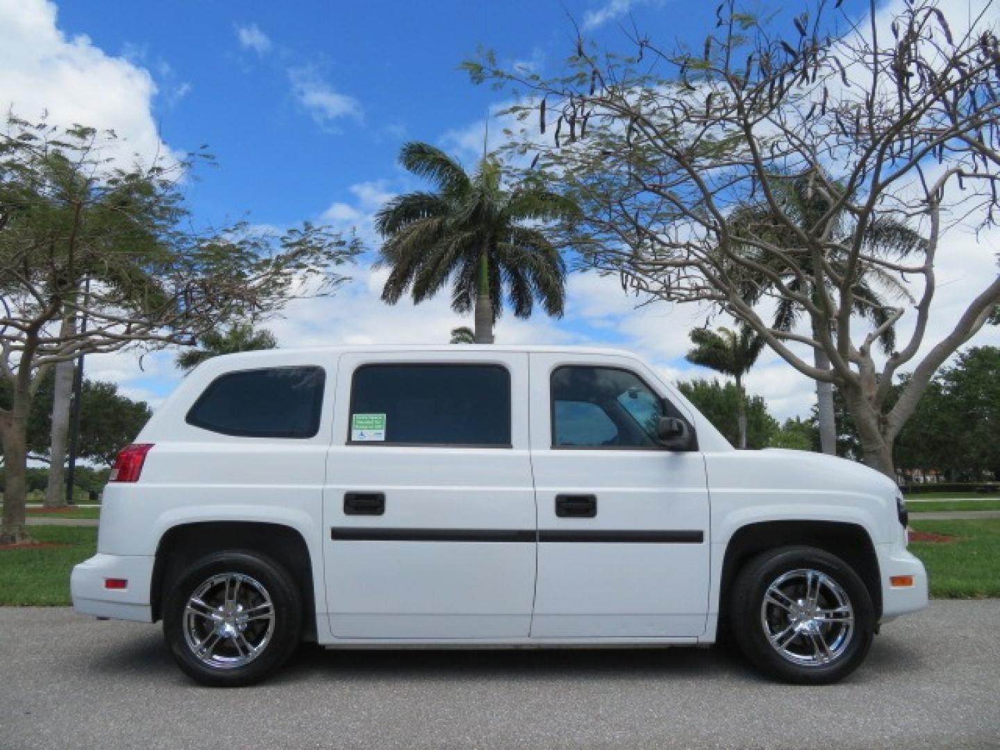 2012 White /Black with an 4.6L V8 engine, Automatic transmission, located at 4301 Oak Circle #19, Boca Raton, FL, 33431, (954) 561-2499, 26.388861, -80.084038 - You are looking at a Gorgeous 2012 Mobility Ventures MV1 Handicap Wheelchair Conversion Van with 64K Original Miles, 4.6L Ford V8, Bleack Leather Type Interior, Alloy Wheels, Power Side Entry Wheelchair Lift with Long Ramp and Short Ramp Function, Q Lock 150 EZ Lock, L-Track Tie Down System, Back Up - Photo#5